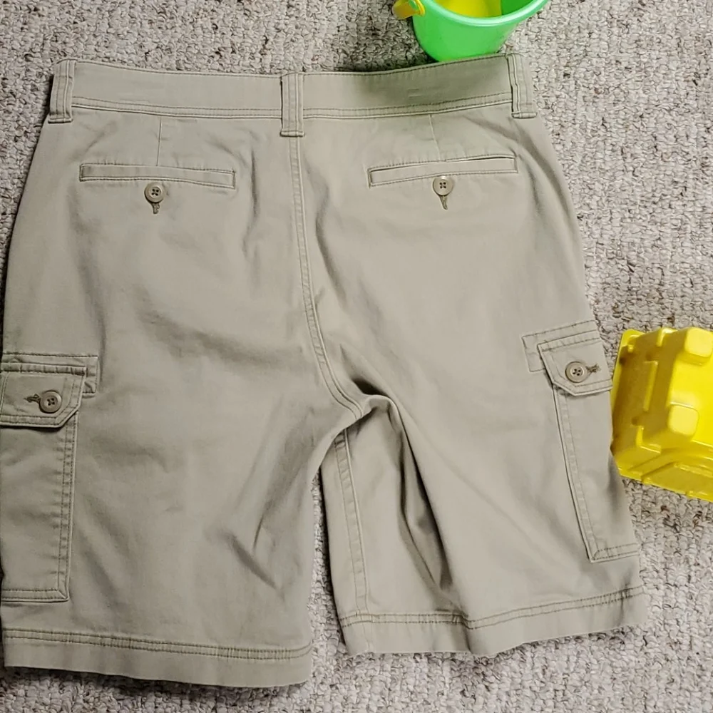 St. John's Bay ~men's shorts. Size is 34